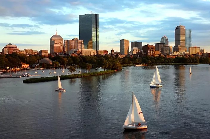 Strolling along the freedom trail is an excellent way to explore the city's historic neighbourhoods. Boston Sightseeing Tours Private Tours Step On Guides Ma